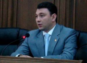 Who benefits from “The Death of Kikos”?