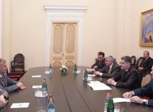 Armenian PM receives outgoing head of EC delegation