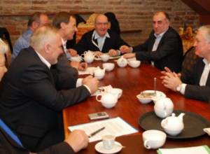 Armenian-Azerbaijani meeting with tea