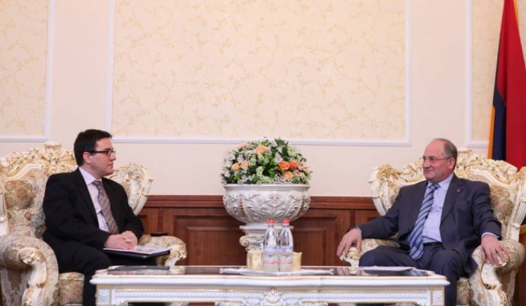 8216eed6b003d2fcdea00dfee918b327