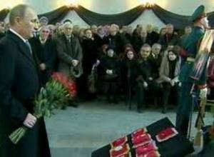 Vladimir Putin attends funeral of legendary secret agent