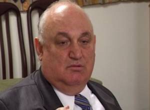 YSU Rector saw experiments in laboratory