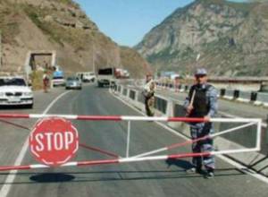 Armenians stranded at Upper Lars return