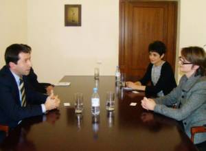 Ambassador Leach visits Ombudsman’s Office