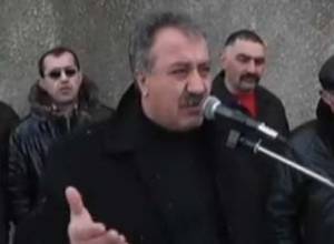 Pre-electoral campaign amid cold weather