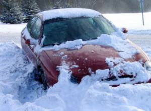Car gets stuck in snow