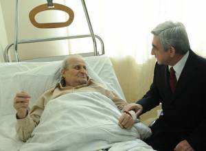 Serzh Sargsyan visits patient