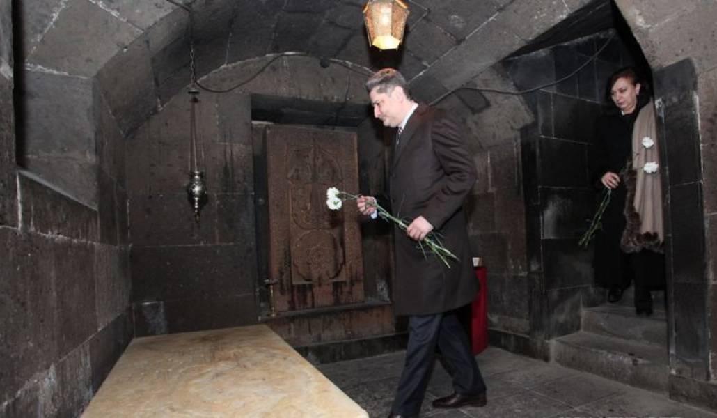 27f282104af8b44476854bb14b90f7be