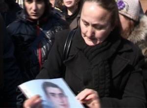 Policeman shrivels dead soldier’s photo