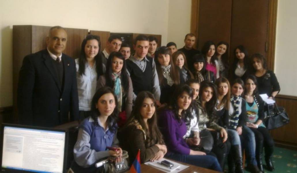 263657fafa56334df4ff16f9b228a24e