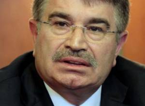 Turkish minister to be sued on racism charges