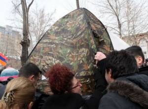 Only one tent at Mashtots Park