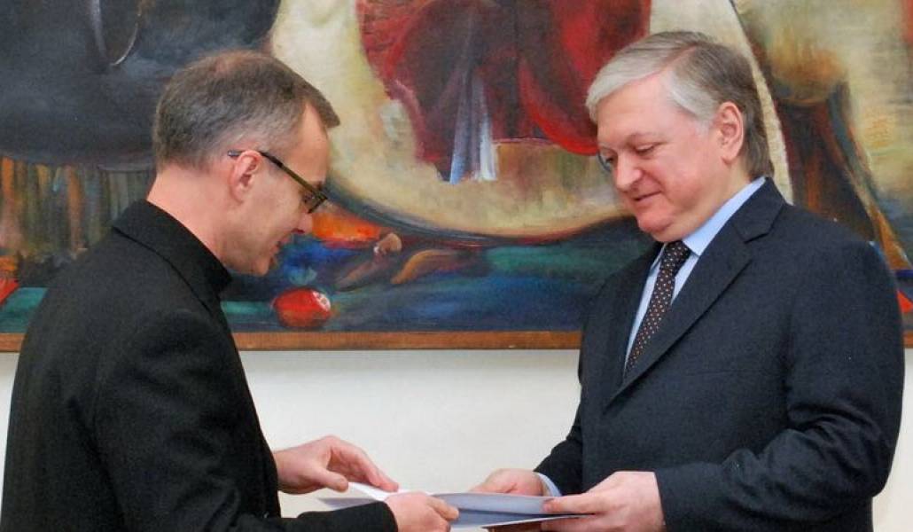 bbe3803e63d27a4ece877e781f361932