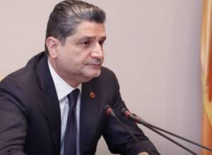 PM sends deputy ministers on vacation