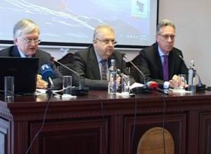 Armenian FM speaks French