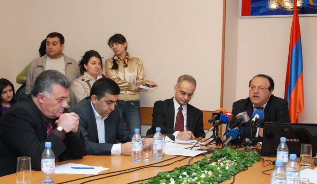 ebe08428a80e9bbe19e2e6b5f78af53d