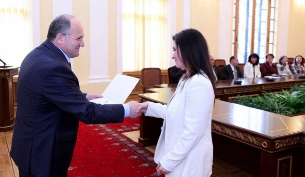 effe82c78518cd79e73bf7ecb1e63acf