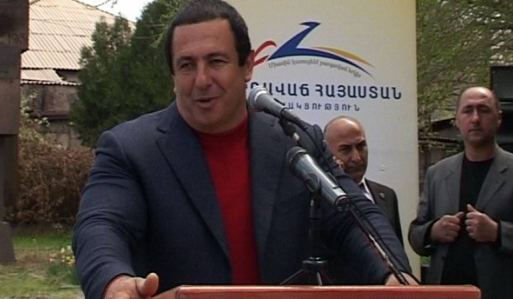 3dcfd8e4cfcd85403970d7352ebee74f