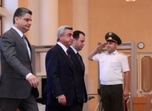 Serzh Sargsyan chairs first sitting of executive body