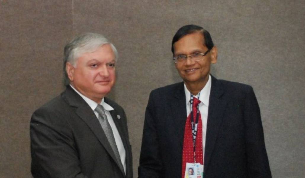 e3af1797a522f8d61ec3d8659417e52f