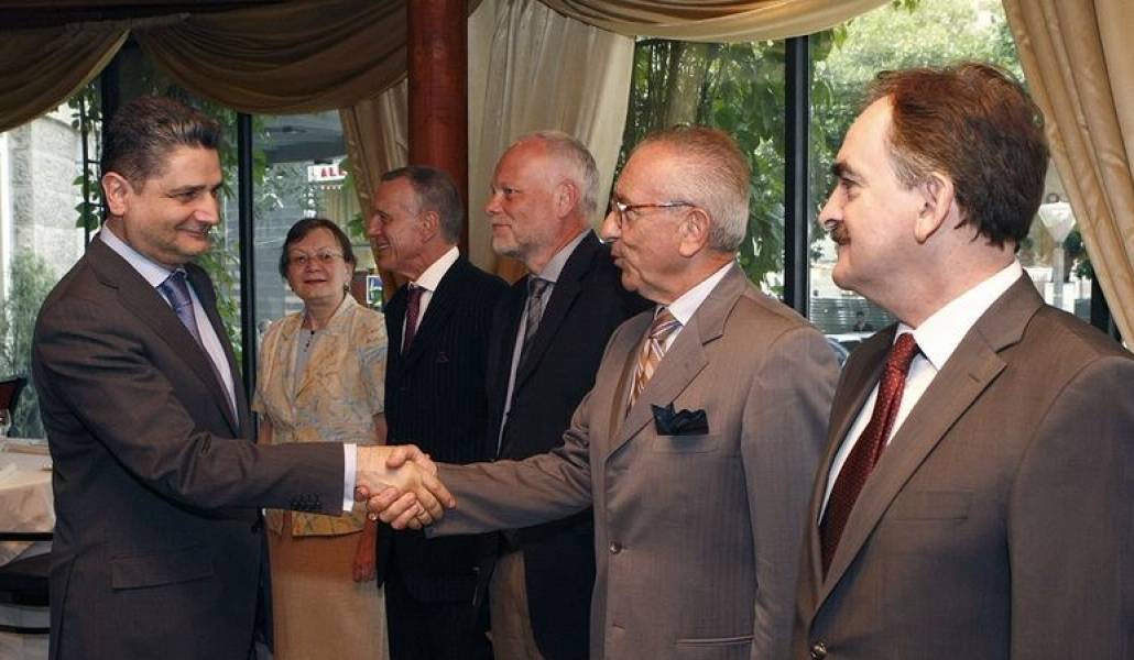 95d686365a4cd11553bd147ab9c6c3b7