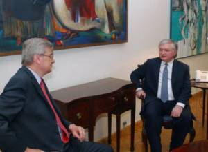 Ambassador presents copy of credentials