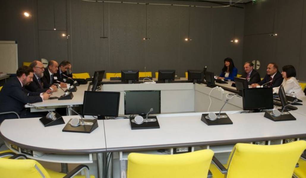 5e6da72e9a0d3ad9c84761bd25aae00c