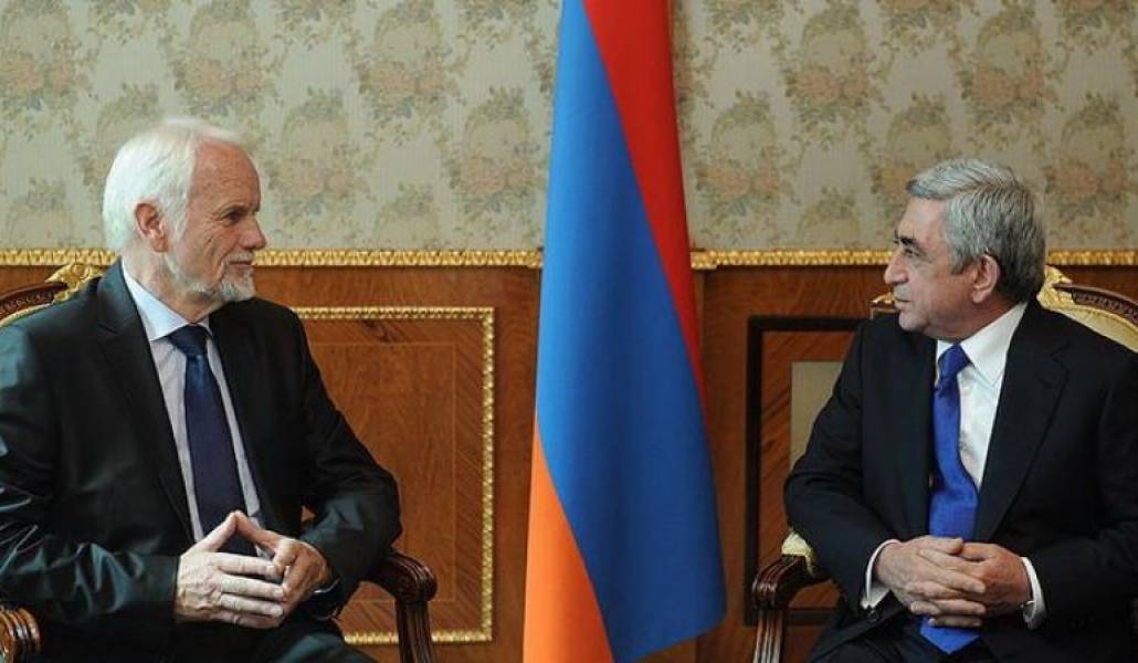 7cc55a16e4065219c05a71c81b0c0d90