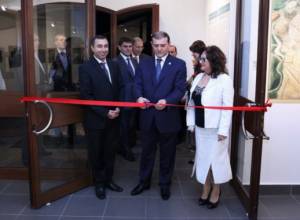 Yerevan Mayor attends exhibition at Cafesjian Center for Arts