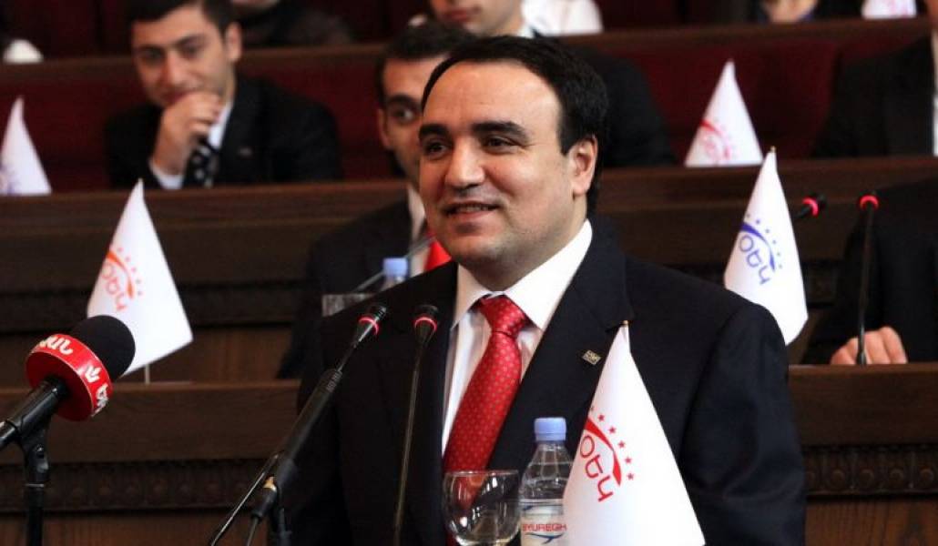 4a94b19156d1c6bb1a4403a30c3c16bf