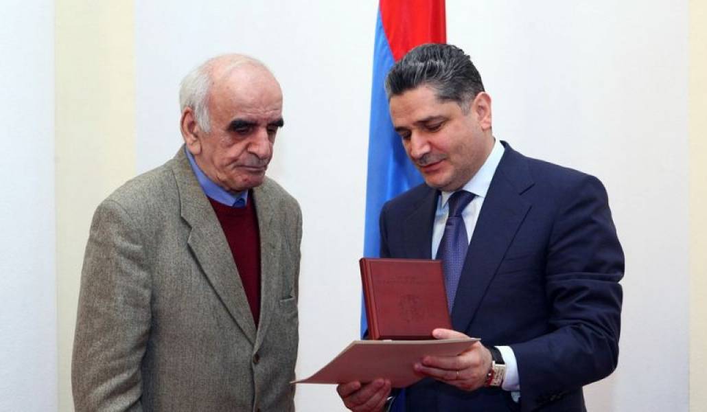 a6c409389a665ab36a8bda5ceb894045