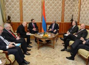 Serzh Sargsyan receives international mediators