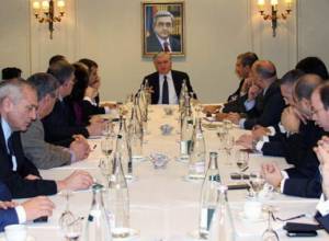 Armenian FM holds consultations in Paris