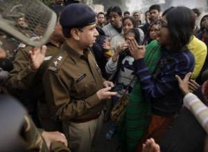 Indian PM appeals for calm after gang rape protests turn violent