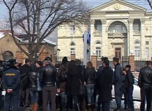 Dentists protest against tax changes
