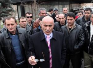 Meghradzor residents hold protest demo outside presidential residence