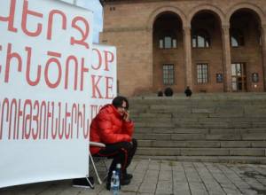 Candidate ready to refuse the idea of tenting if..