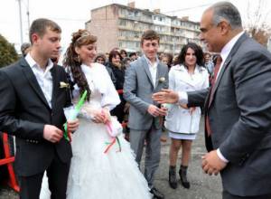 Raffi Hovannisian particiates in blessing of newlyweds