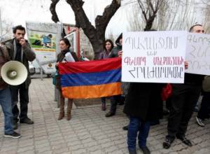 Students hold march in Yerevan