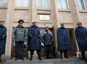 Raffi Hovannisian files petition to CC