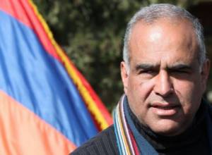 HAK MPs visit Raffi Hovannisian in Freedom square