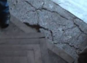 Hundreds of homeless people in damaged buildings