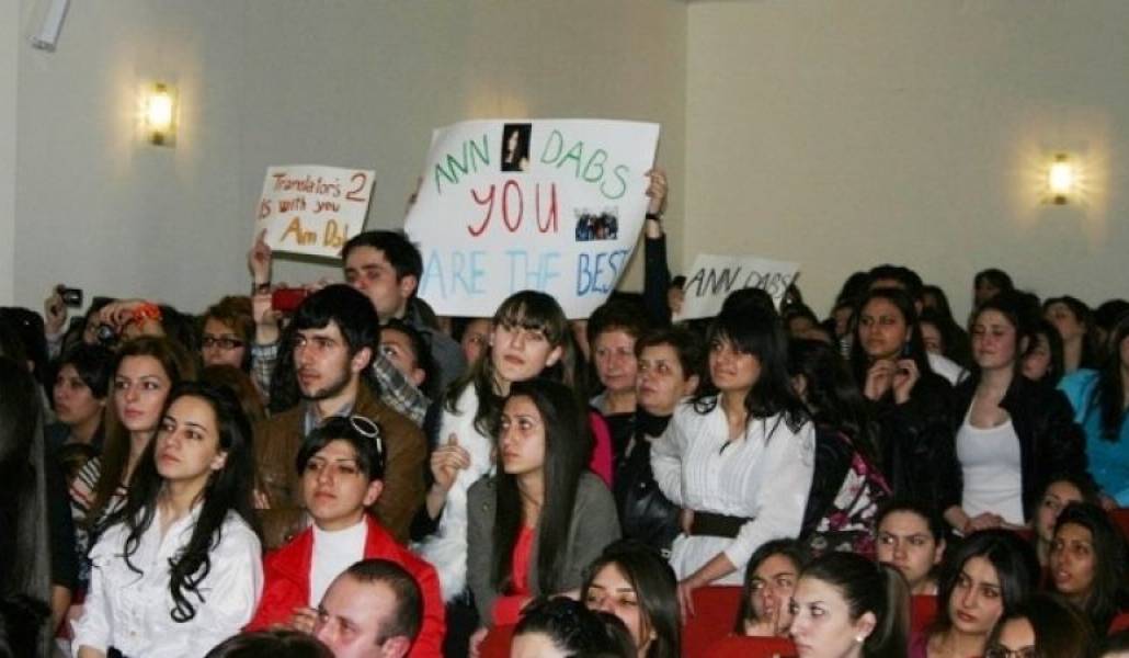 8b9b5bf2258900bc68d047ed3648db09