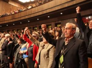 Ter-Petrosyan was met standing up