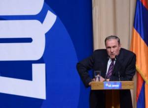 Levon-Ter-Petrosyan did not dream of praying with Vova Gasparyan