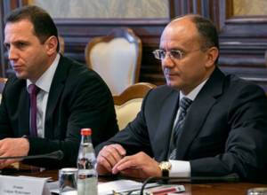 Armenian, Russian DMs discuss military cooperation