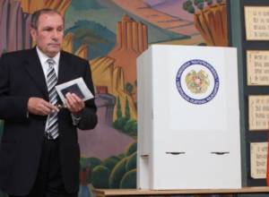 Ter-Petrosyan voted for Yerevan
