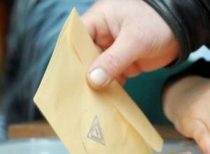 2 envelopes, 2 ballot-papers and a criminal cas