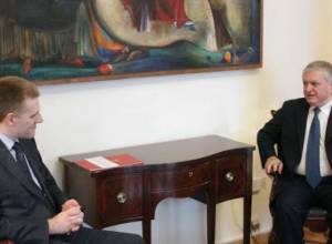 Nalbandyan met Luksic