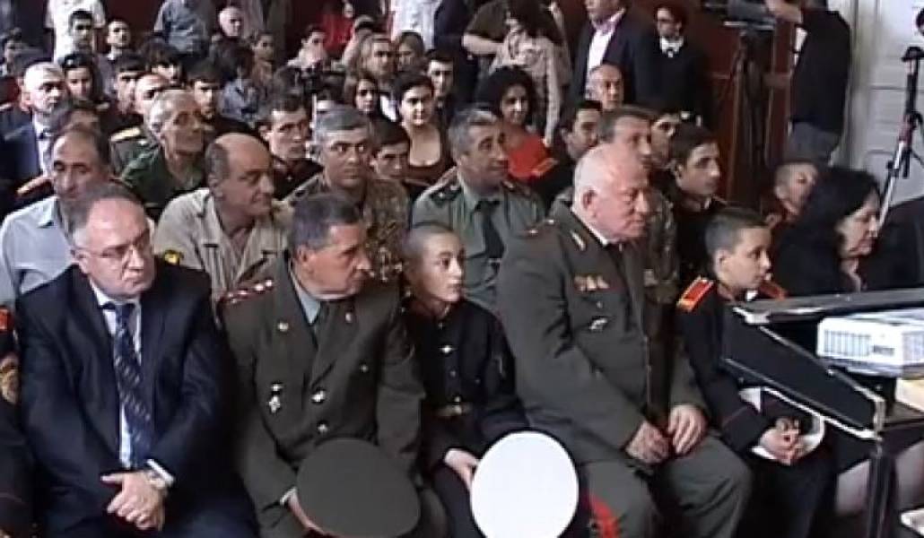 81afa9aa685bd40d4a49cd6a5ee4af67